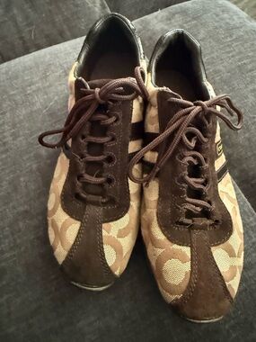 Sz 7.5  Coach Kathleen fashion sneakers